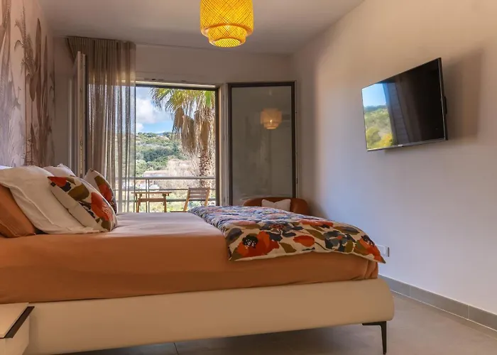 Daire Agosta: Terrace With Sea View - Luxury Flat | By Airnest Albitreccia